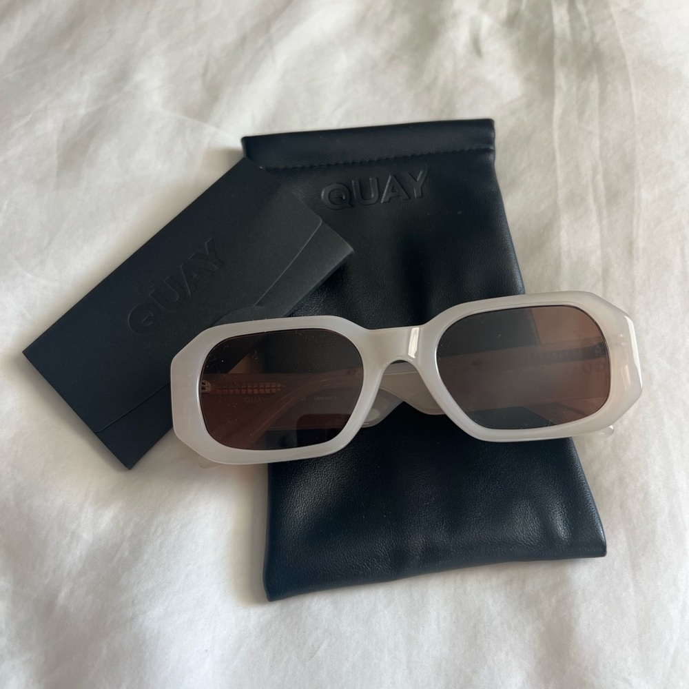 Quay Hyped Up Sunglasses in Bone/Brown